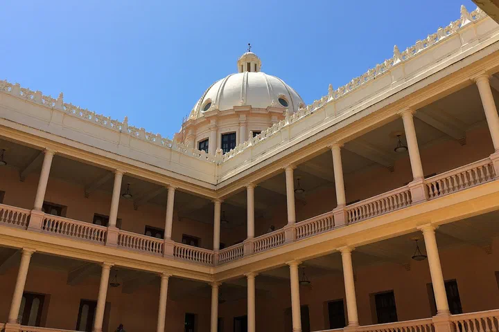 Patio interior del Palacio Nacional, sede de la Presidencia de la República, en Santo Domingo.