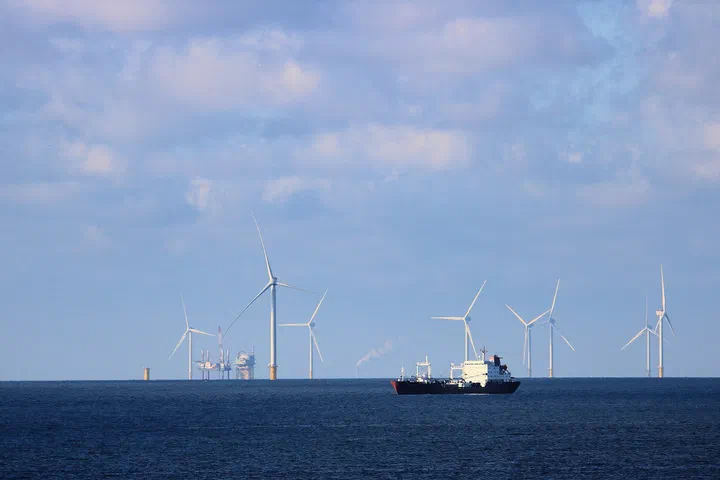 Un buque petrolero navega en el mar del Norte.