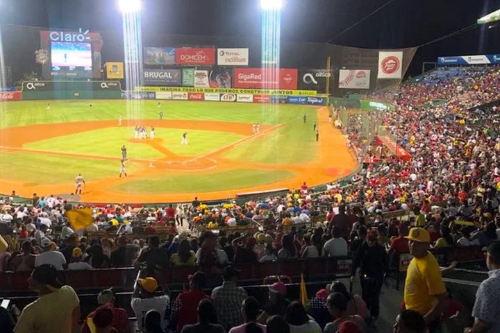 Vista del estadio Quisqueya Juan Marichal, en Santo Domingo, casa de los Tigres del Licey y los Leones del Escogido.
