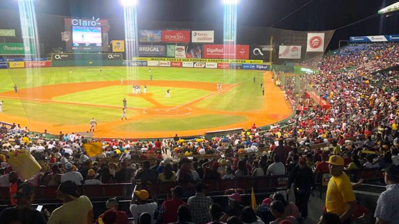 Vista del estadio Quisqueya Juan Marichal, en Santo Domingo, casa de los Tigres del Licey y los Leones del Escogido.