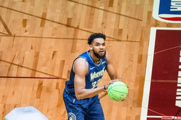 Karl-Anthony Towns durante el concurso de triples del fin de semana de estrellas de la NBA, en febrero de 2022.