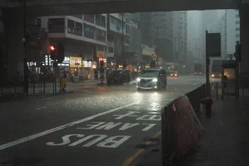 Imagen de archivo: Lluvia intensa en una avenida de la ciudad.
