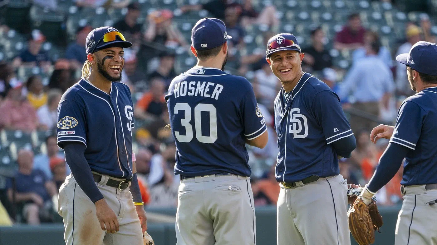 Fernando Tatis Jr. y Manny Machado, con el uniforme de los Padres de San Diego, durante un partido en Baltimore en 2019.